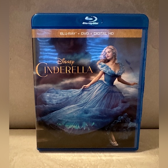 Cinderella (Blu-ray, 2015) Pre Owned - Picture 1 of 3
